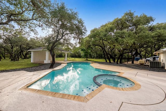 412 Cliffside Dr, Shavano Park, TX 78231