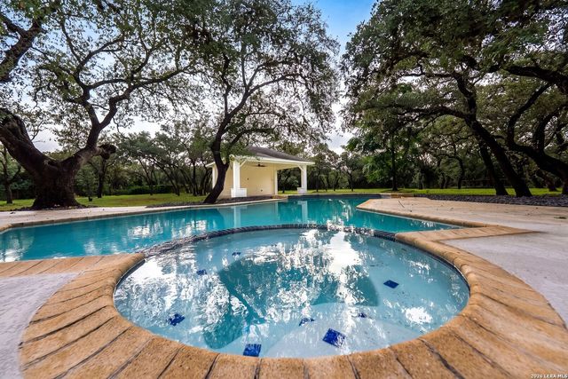 412 Cliffside Dr, Shavano Park, TX 78231