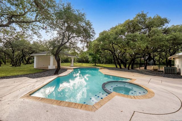 412 Cliffside Dr, Shavano Park, TX 78231