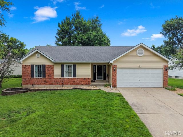 1201 Summerwood Drive, St Peters, MO 63376