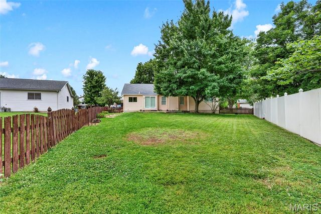 1201 Summerwood Drive, St Peters, MO 63376