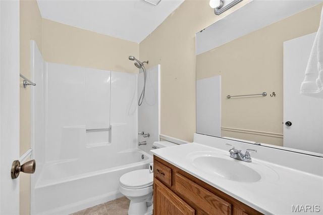 1201 Summerwood Drive, St Peters, MO 63376