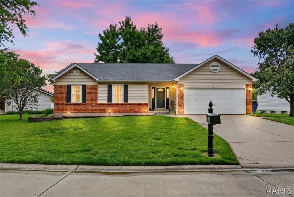 1201 Summerwood Drive, St Peters, MO 63376