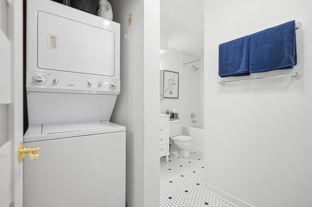 75 Kristin Circle 309, Schaumburg, IL 60195