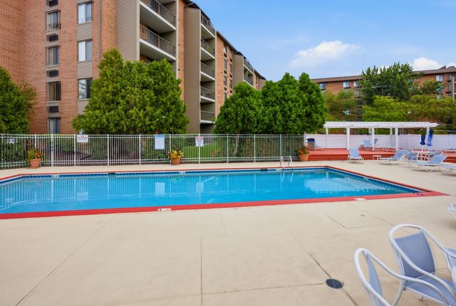 75 Kristin Circle 309, Schaumburg, IL 60195