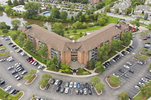 75 Kristin Circle 309, Schaumburg, IL 60195