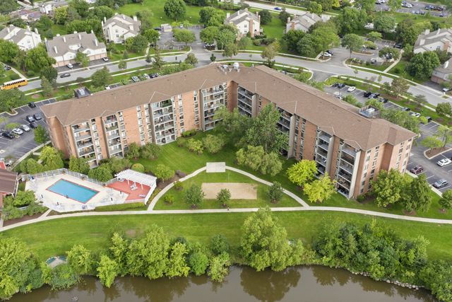 75 Kristin Circle 309, Schaumburg, IL 60195