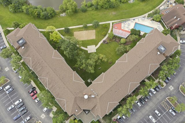 75 Kristin Circle 309, Schaumburg, IL 60195