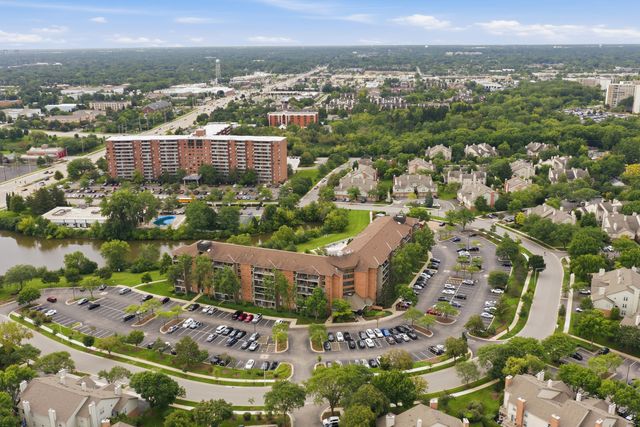 75 Kristin Circle 309, Schaumburg, IL 60195