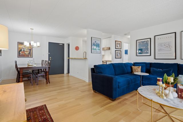 75 Kristin Circle 309, Schaumburg, IL 60195