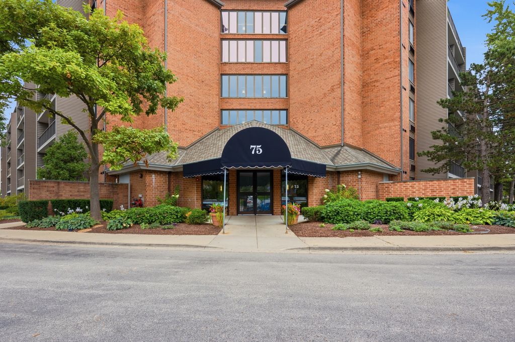 75 Kristin Circle 309, Schaumburg, IL 60195