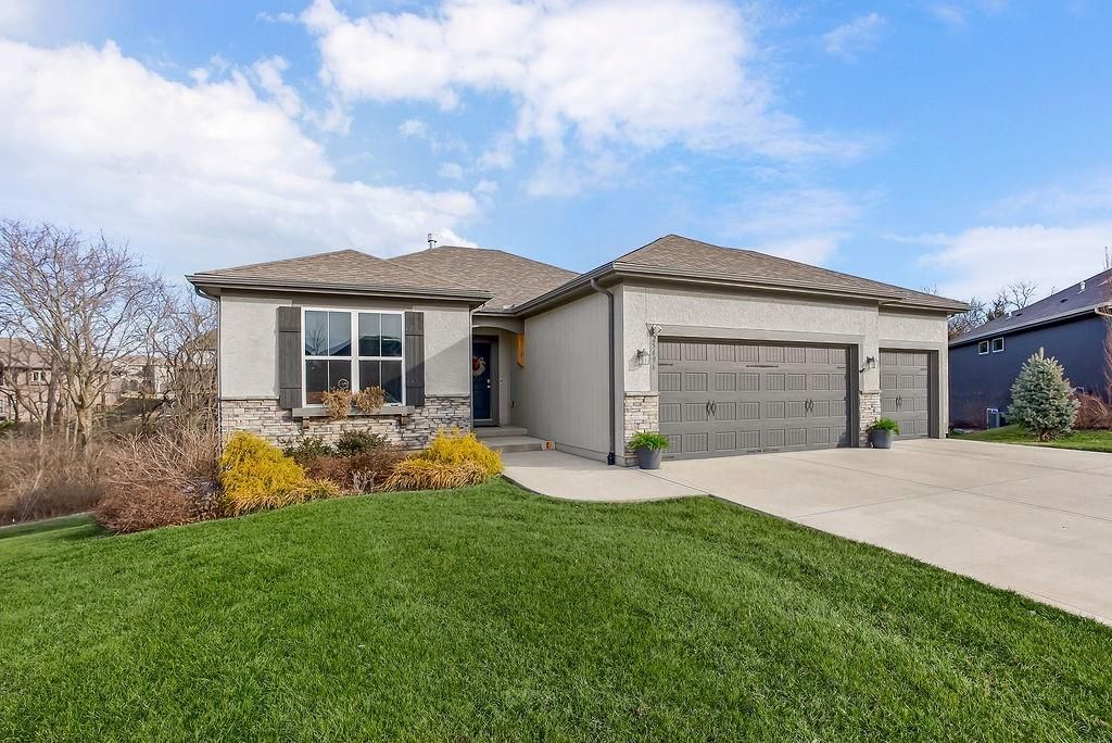 25496 W 148th Terrace, Olathe, KS 66061