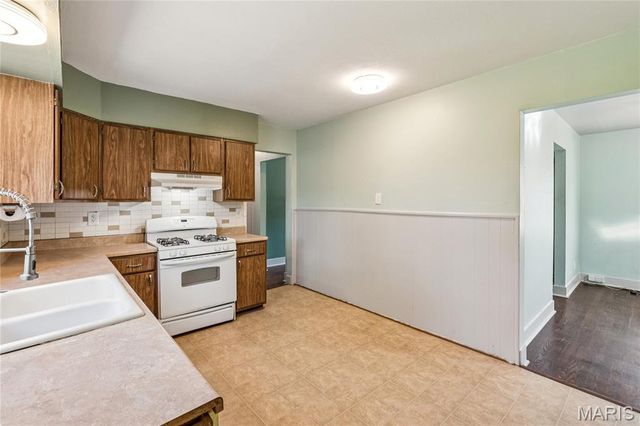 1275 St Mark Drive, Florissant, MO 63031