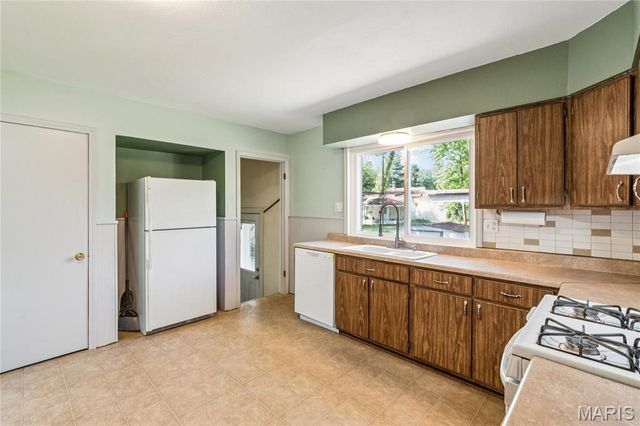 1275 St Mark Drive, Florissant, MO 63031