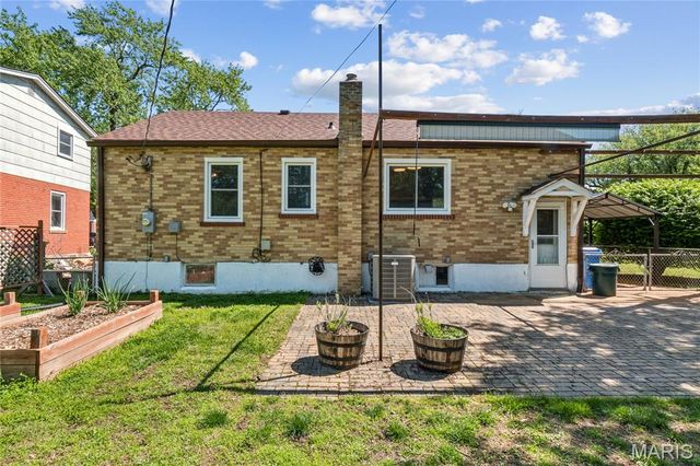 1275 St Mark Drive, Florissant, MO 63031