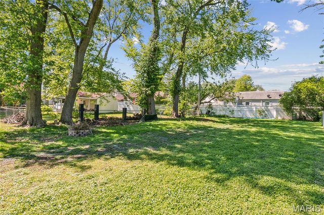 1275 St Mark Drive, Florissant, MO 63031