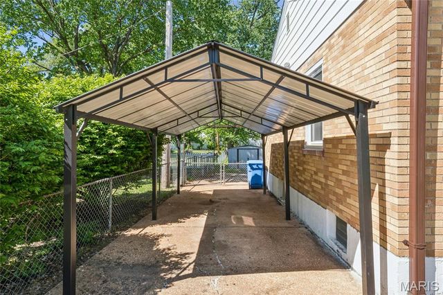 1275 St Mark Drive, Florissant, MO 63031