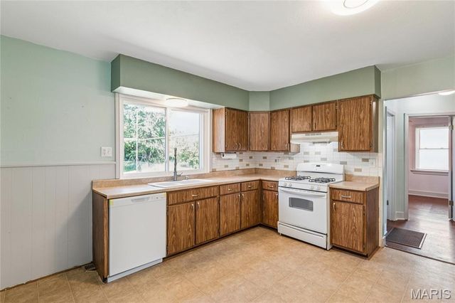 1275 St Mark Drive, Florissant, MO 63031