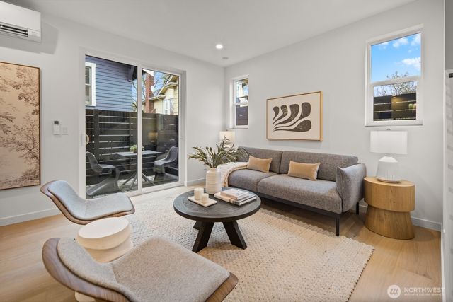 713 N 70th Street, Seattle, WA 98103