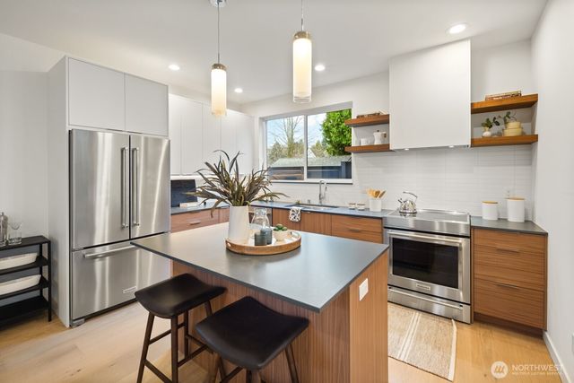 713 N 70th Street, Seattle, WA 98103