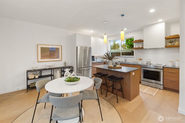 713 N 70th Street, Seattle, WA 98103