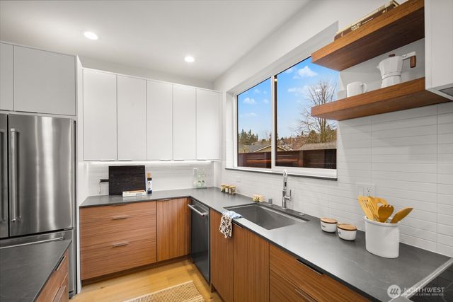 713 N 70th Street, Seattle, WA 98103