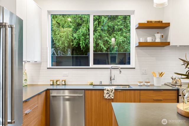 713 N 70th Street, Seattle, WA 98103