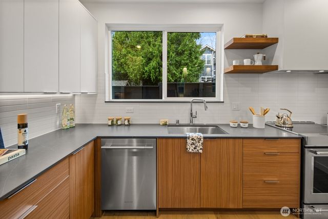 713 N 70th Street, Seattle, WA 98103