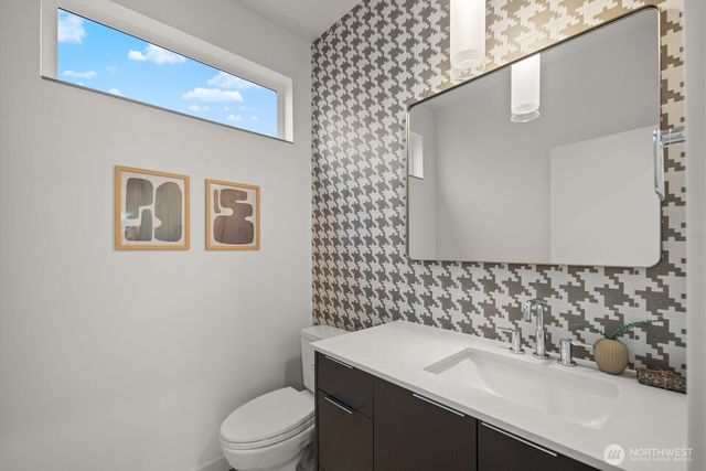 713 N 70th Street, Seattle, WA 98103