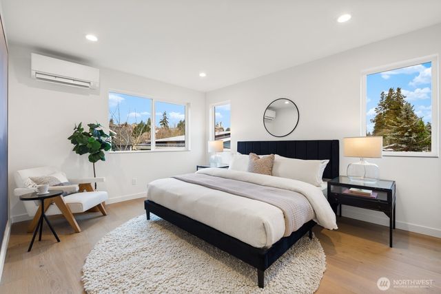 713 N 70th Street, Seattle, WA 98103