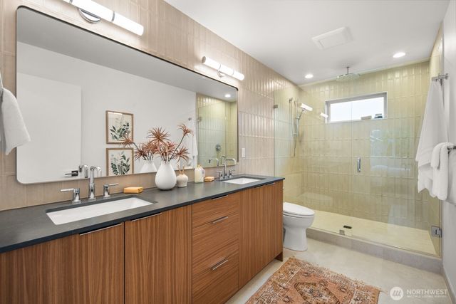 713 N 70th Street, Seattle, WA 98103