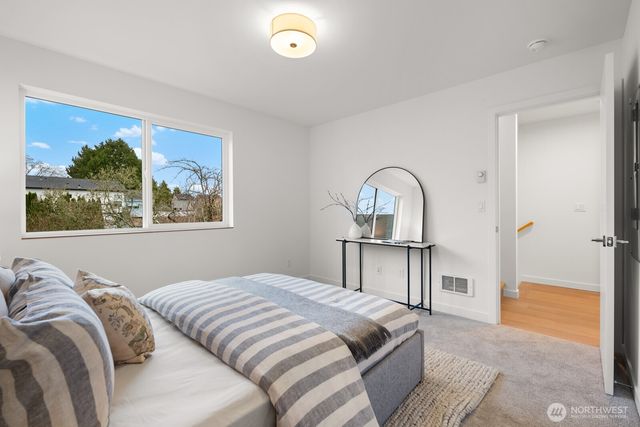 713 N 70th Street, Seattle, WA 98103