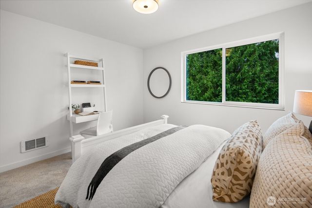 713 N 70th Street, Seattle, WA 98103