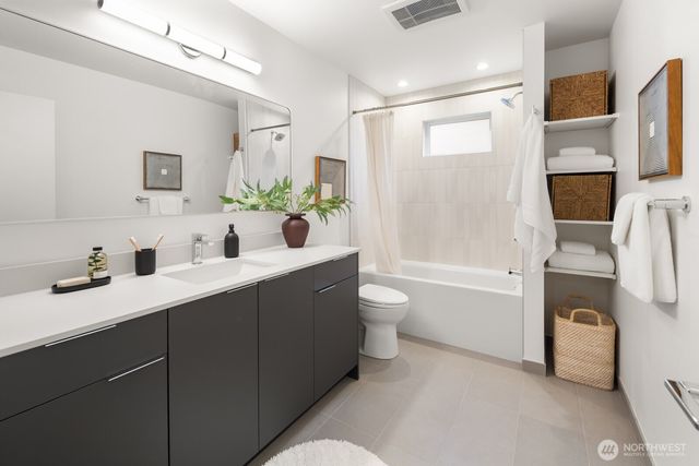 713 N 70th Street, Seattle, WA 98103