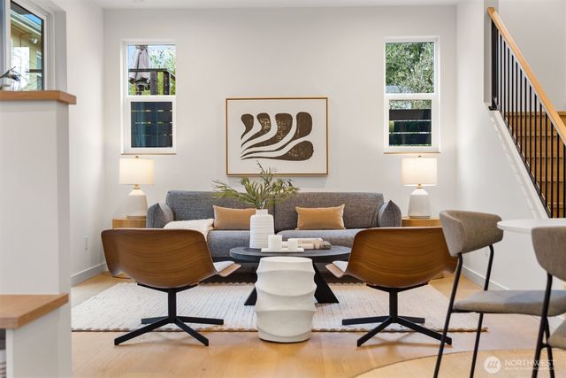 713 N 70th Street, Seattle, WA 98103