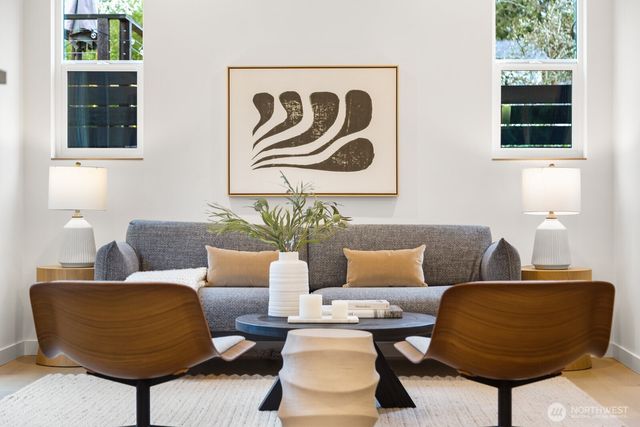 713 N 70th Street, Seattle, WA 98103