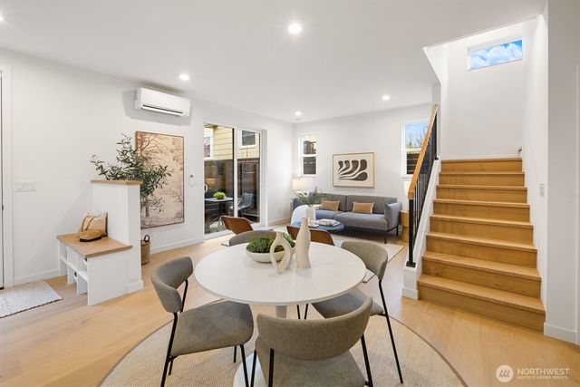 713 N 70th Street, Seattle, WA 98103