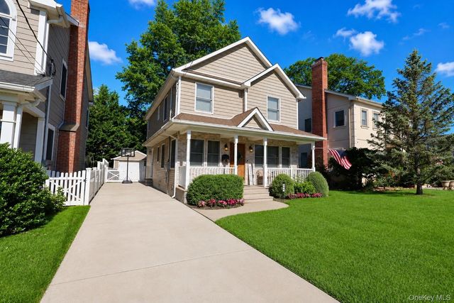 369 Euston Road S, Garden City, NY 11530