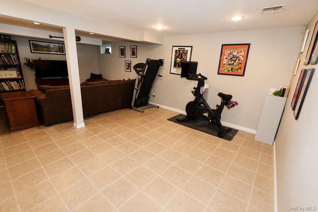 369 Euston Road S, Garden City, NY 11530