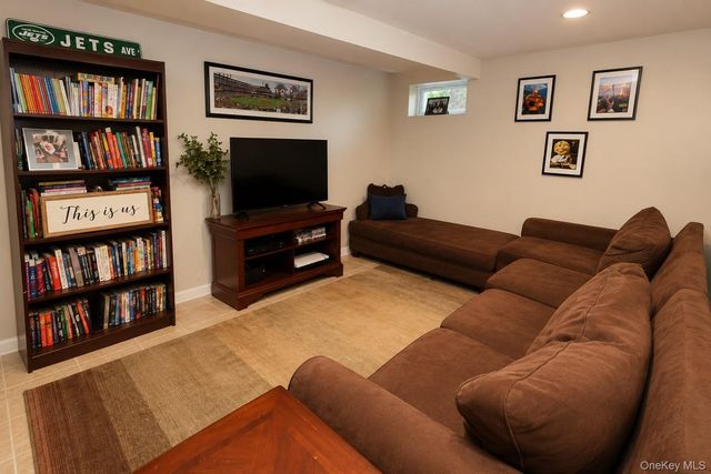 369 Euston Road S, Garden City, NY 11530