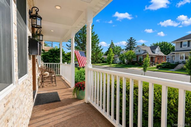 369 Euston Road S, Garden City, NY 11530