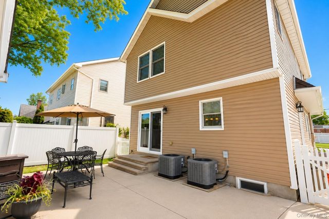 369 Euston Road S, Garden City, NY 11530