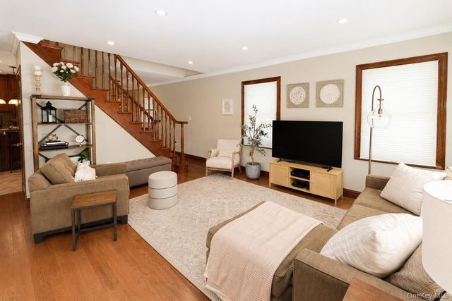 369 Euston Road S, Garden City, NY 11530