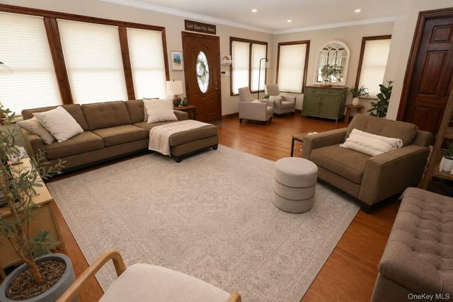 369 Euston Road S, Garden City, NY 11530