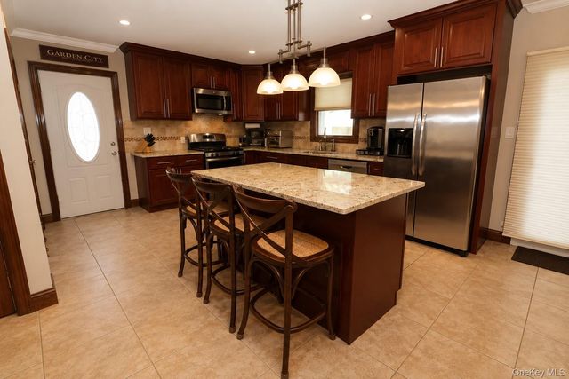 369 Euston Road S, Garden City, NY 11530