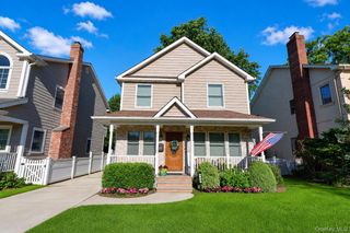 369 Euston Road S, Garden City, NY 11530
