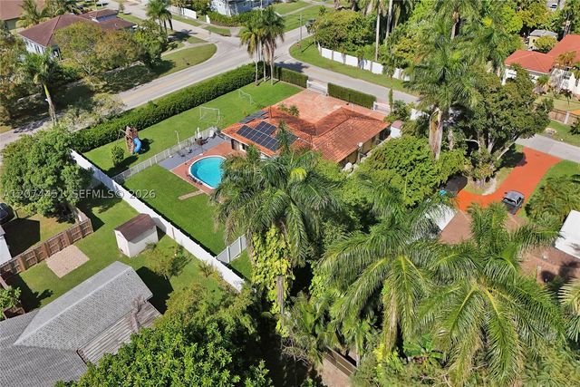 2 NE 160th St, Miami, FL 33162