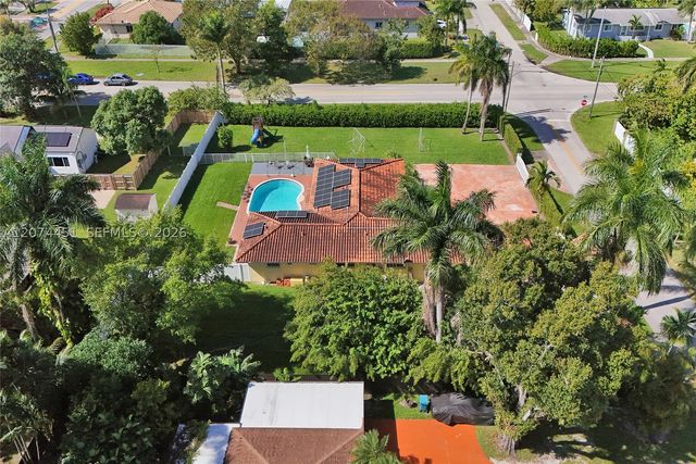 2 NE 160th St, Miami, FL 33162