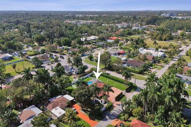 2 NE 160th St, Miami, FL 33162