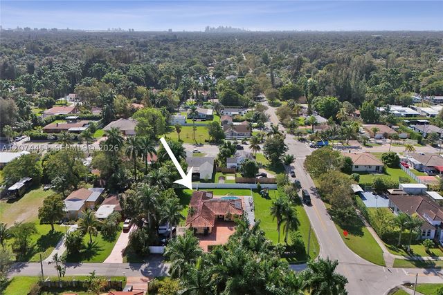 2 NE 160th St, Miami, FL 33162